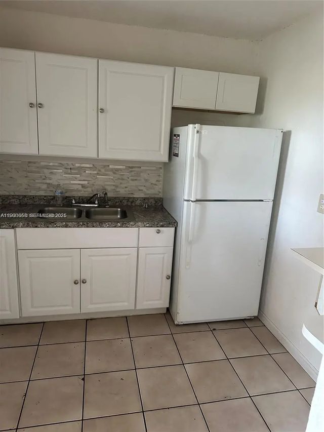 5 of 10 - 16103 Ne 19th Court, North Miami Beach, FL