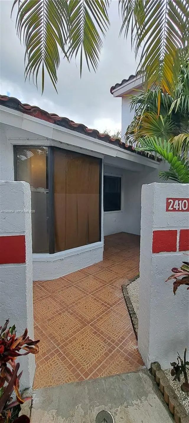 3 of 10 - 2410 San Remo Circle, Homestead, FL