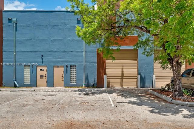 2 of 21 - 20200 Nw 2nd Avenue #c6, Miami Gardens, FL