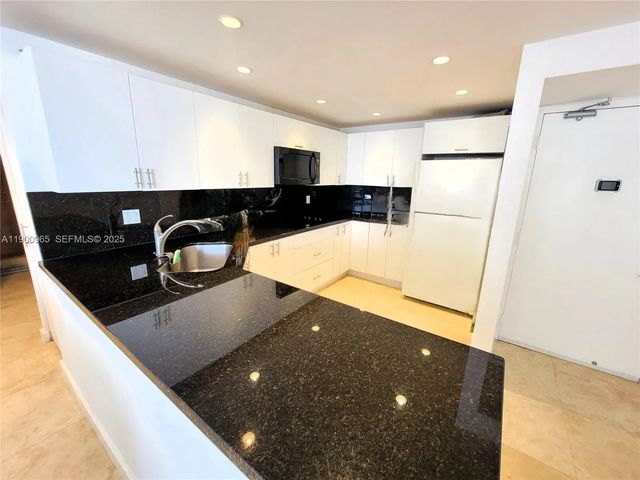 2 of 13 - 20379 W Country Club Drive #539, Aventura, FL
