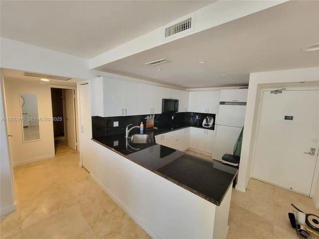 4 of 13 - 20379 W Country Club Drive #539, Aventura, FL