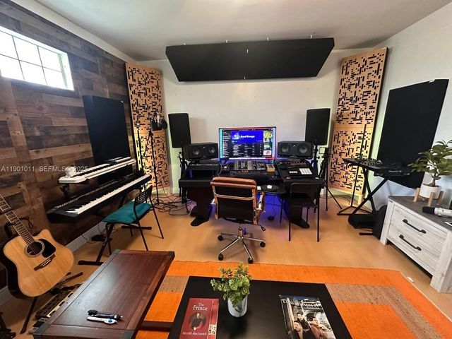 139 Ne 1st Avenue, Hallandale Beach