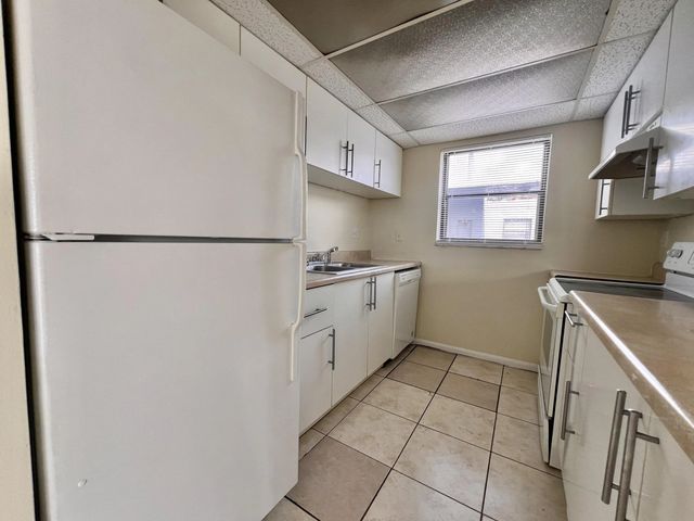 5 of 21 - 1820 N Congress Avenue #410, West Palm Beach, FL