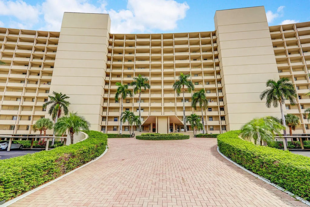 132 Lakeshore Drive #1117, North Palm Beach