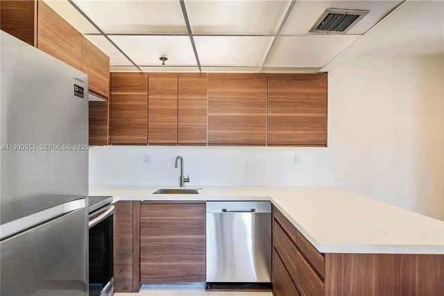 17890 W Dixie Highway #606, North Miami Beach