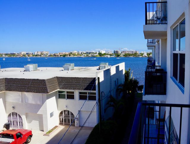 4 of 21 - 301 Croton Avenue #406, Lantana, FL