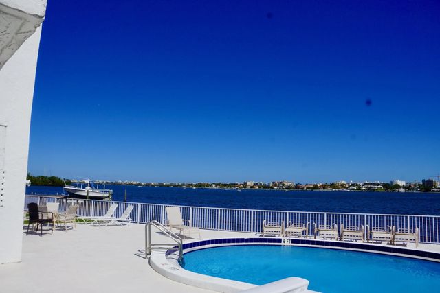 5 of 21 - 301 Croton Avenue #406, Lantana, FL
