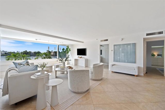 2 of 36 - 215 N Birch Road #2b, Fort Lauderdale, FL
