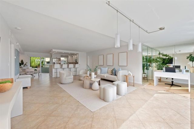 5 of 36 - 215 N Birch Road #2b, Fort Lauderdale, FL