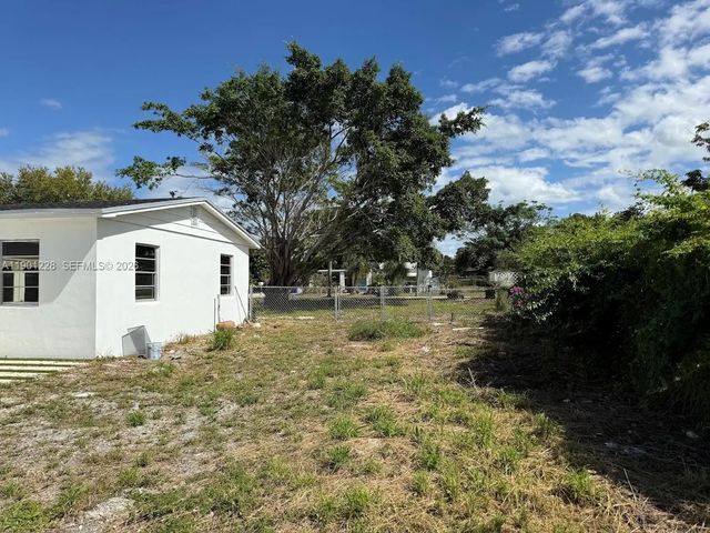 3 of 33 - 2409 Se 2nd Avenue Se, Vero Beach, FL