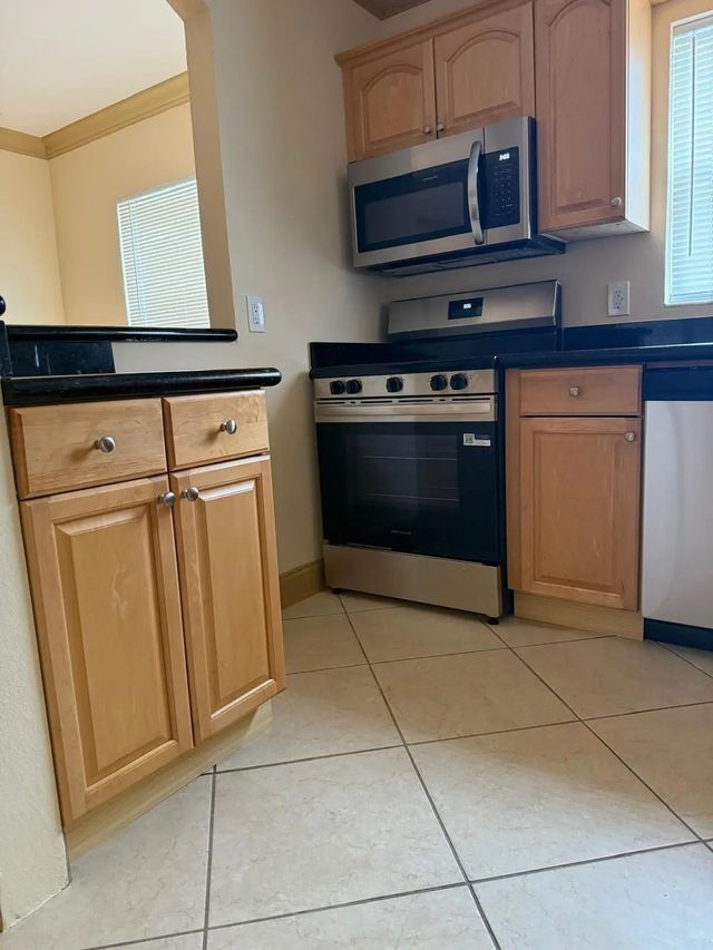2 of 22 - 744 Ne 14th Avenue #12, Fort Lauderdale, FL