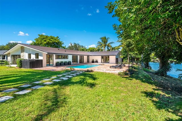 10945 Sw 75th Court, Pinecrest
