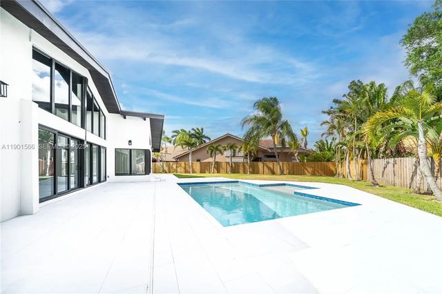 2 of 63 - 842 W Coco Plum Circle, Plantation, FL