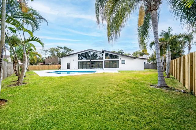 4 of 63 - 842 W Coco Plum Circle, Plantation, FL