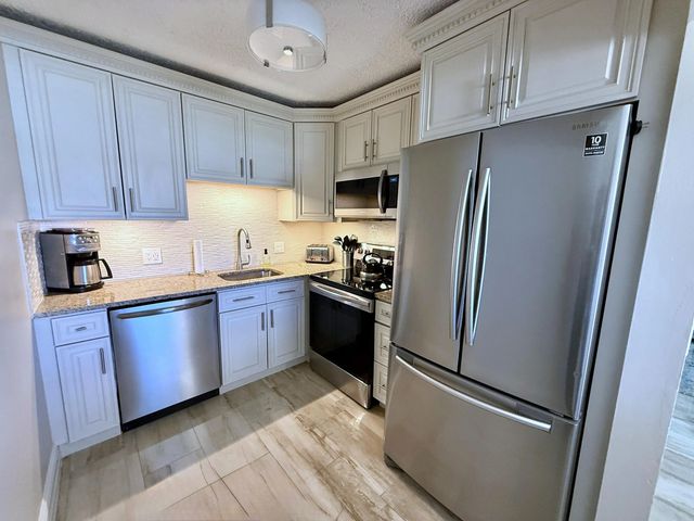 359 Oakridge T, Deerfield Beach