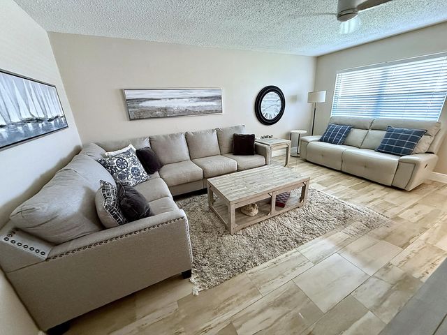 5 of 70 - 359 Oakridge T, Deerfield Beach, FL