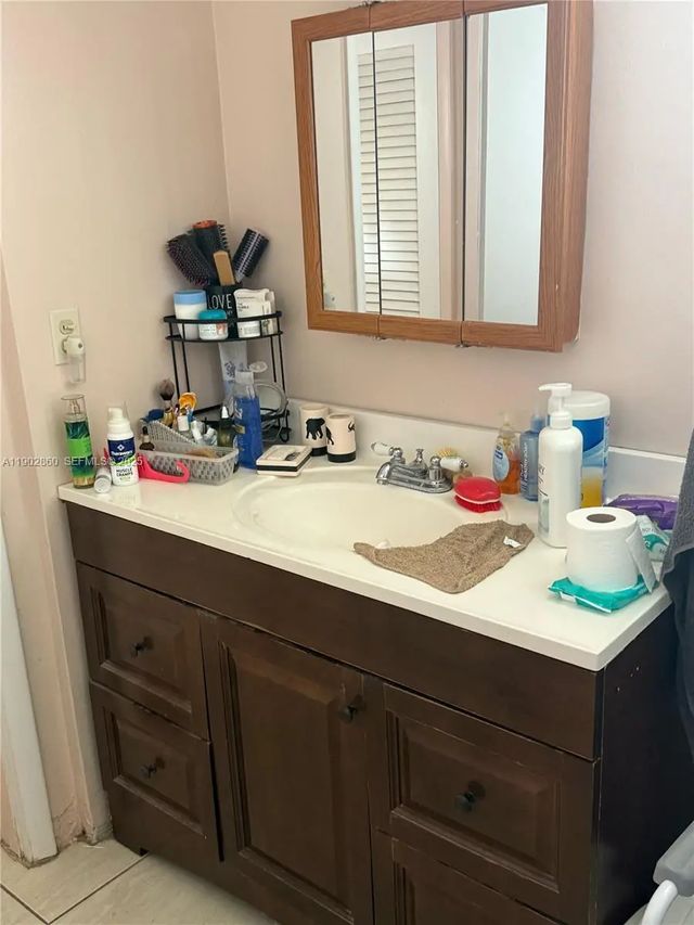 4 of 9 - 18555 Ne 14th Avenue #715, Miami, FL