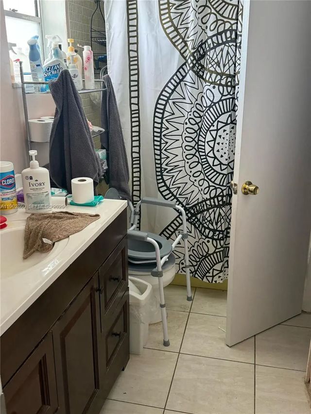 5 of 9 - 18555 Ne 14th Avenue #715, Miami, FL