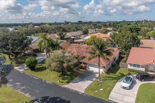 4 of 36 - 5641 Thistledown Terrace, Davie, FL