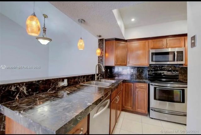 3 of 19 - 18850 Nw 57th Avenue #306, Hialeah, FL