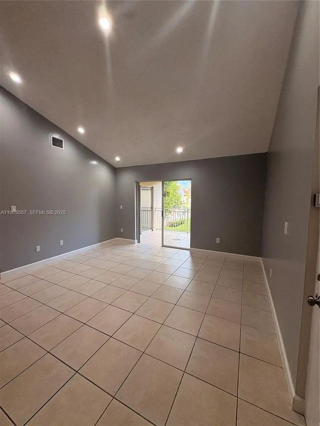 5 of 19 - 18850 Nw 57th Avenue #306, Hialeah, FL