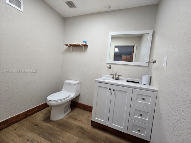 4 of 16 - 3580 Nw 32nd Street, Miami, FL