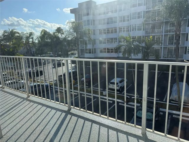 3 of 28 - 16570 Ne 26th Avenue #3c, North Miami Beach, FL