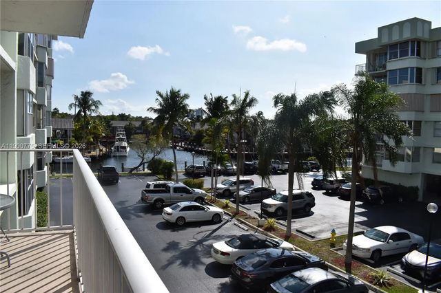 4 of 28 - 16570 Ne 26th Avenue #3c, North Miami Beach, FL