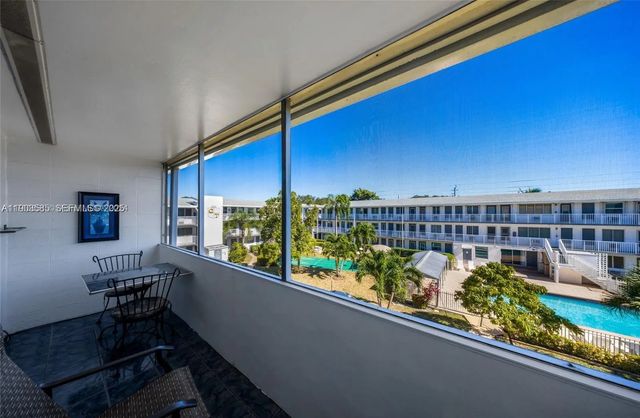 4 of 18 - 15610 Ne 6th Avenue #33d, Miami, FL