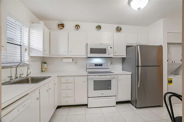 5 of 36 - 5900 Nw 44th Street #202, Lauderhill, FL