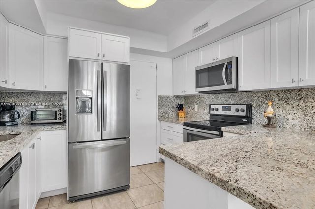 5 of 17 - 3505 S Ocean Drive #208, Hollywood, FL