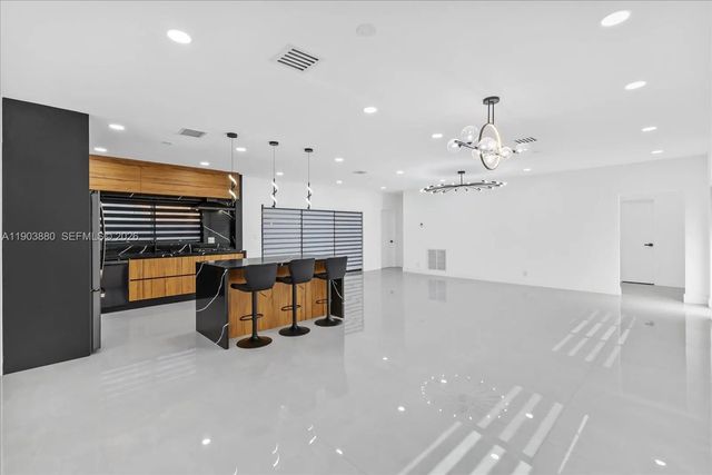 3 of 34 - 19511 Ne 18th Place, Miami, FL