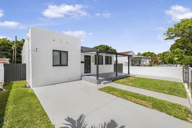 4 of 40 - 2244 Sw 10th Street, Miami, FL