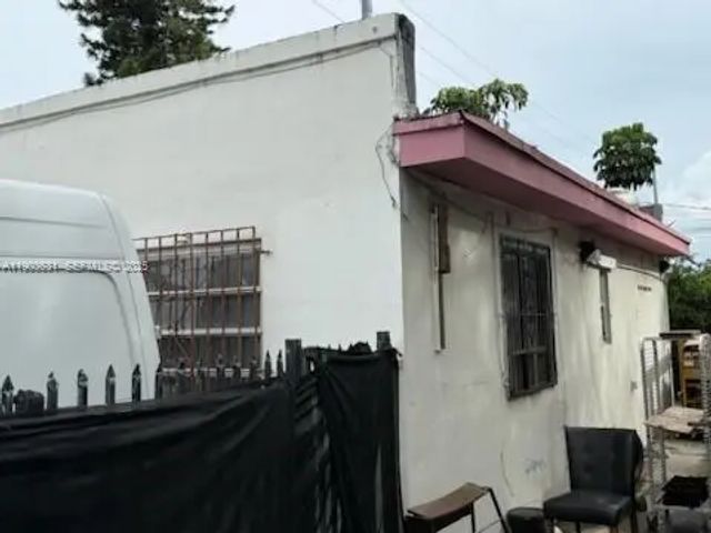 3 of 6 - 11628 Nw 7th Avenue, Miami, FL