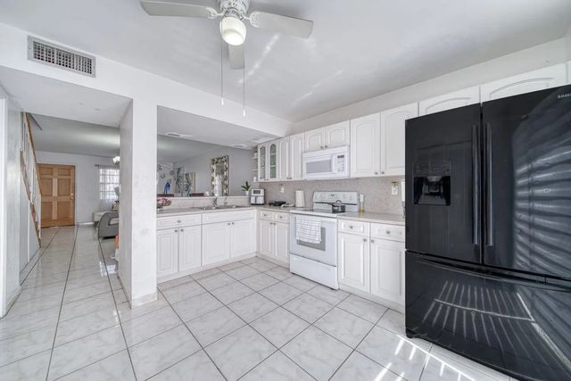 3 of 22 - 2612 W 54th Place #unit 204, Hialeah, FL