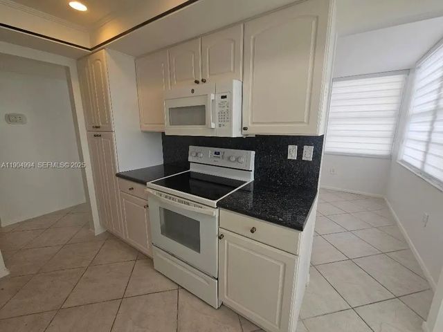 3 of 52 - 18041 Biscayne Boulevard #204, Aventura, FL