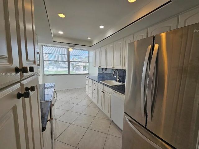 4 of 52 - 18041 Biscayne Boulevard #204, Aventura, FL