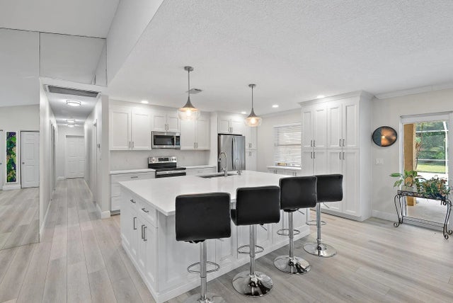 Photo of Listing #R11136283