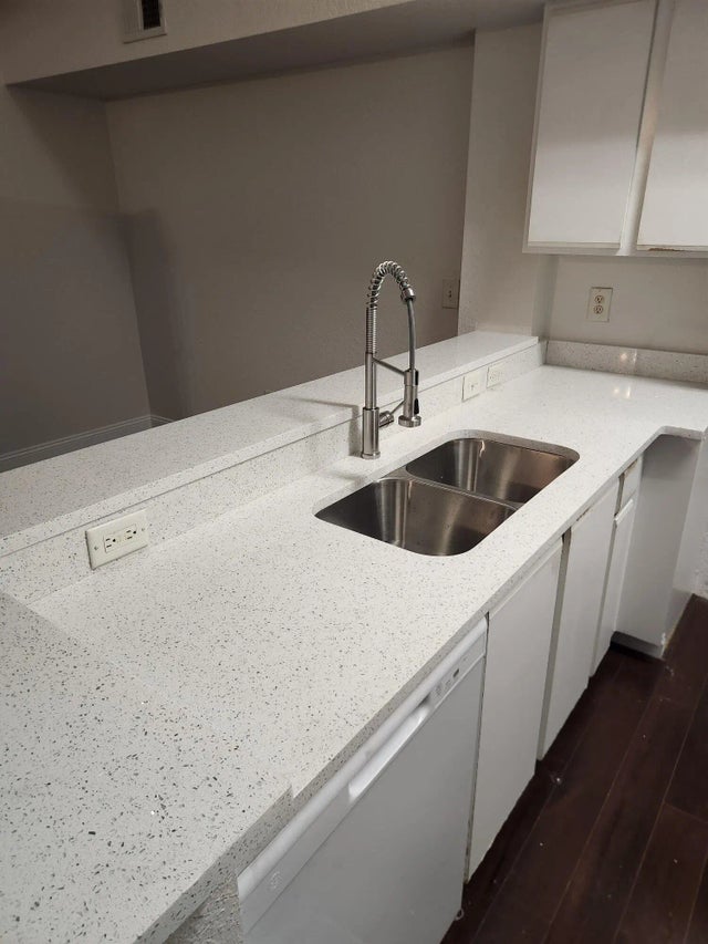 Photo of Listing #R11136329