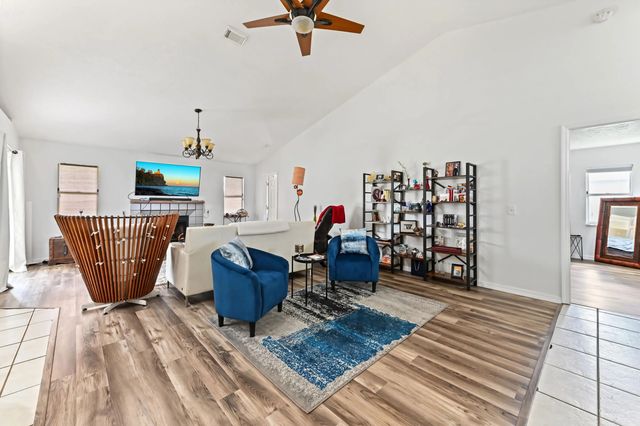 4 of 42 - 1014 Sw Canary Terrace, Port St. Lucie, FL