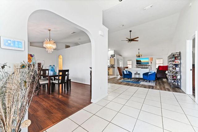 5 of 42 - 1014 Sw Canary Terrace, Port St. Lucie, FL