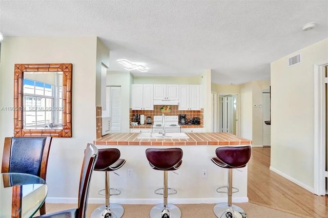 2 of 43 - 19877 E Country Club Drive #3607, Aventura, FL