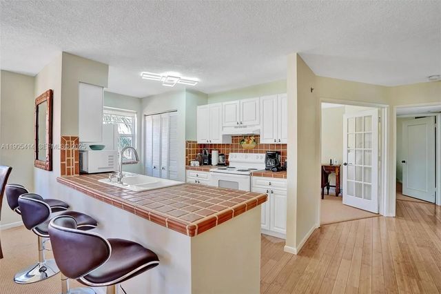 5 of 43 - 19877 E Country Club Drive #3607, Aventura, FL