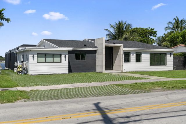 3 of 43 - 2511 Ne 209th Terrace, Miami, FL