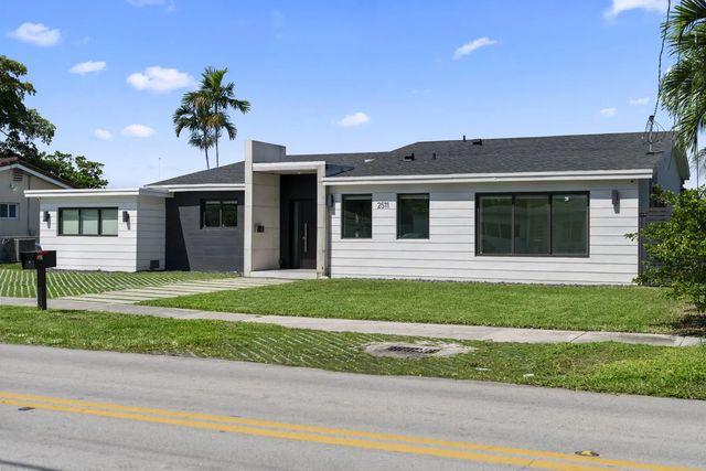 4 of 43 - 2511 Ne 209th Terrace, Miami, FL