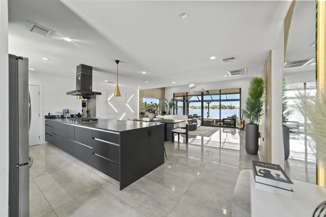 5 of 43 - 2511 Ne 209th Terrace, Miami, FL