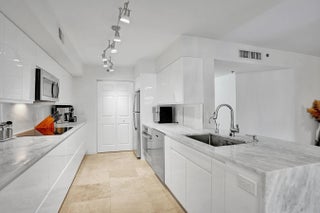 Photo of Listing #R11136541