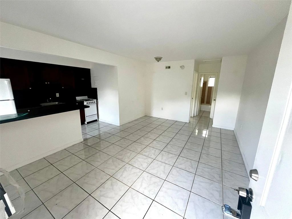 751 Ne 83rd Terrace #18, Miami