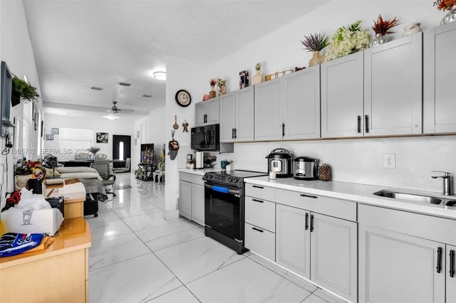 3166 Nw 102nd Street, Miami