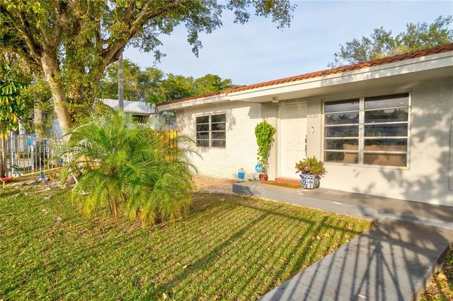 2 of 27 - 17365 Sw 95th Avenue #17365, Palmetto Bay, FL